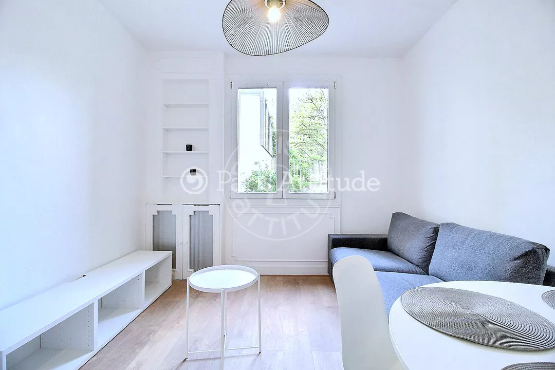 Flat Rue Duranton in Paris