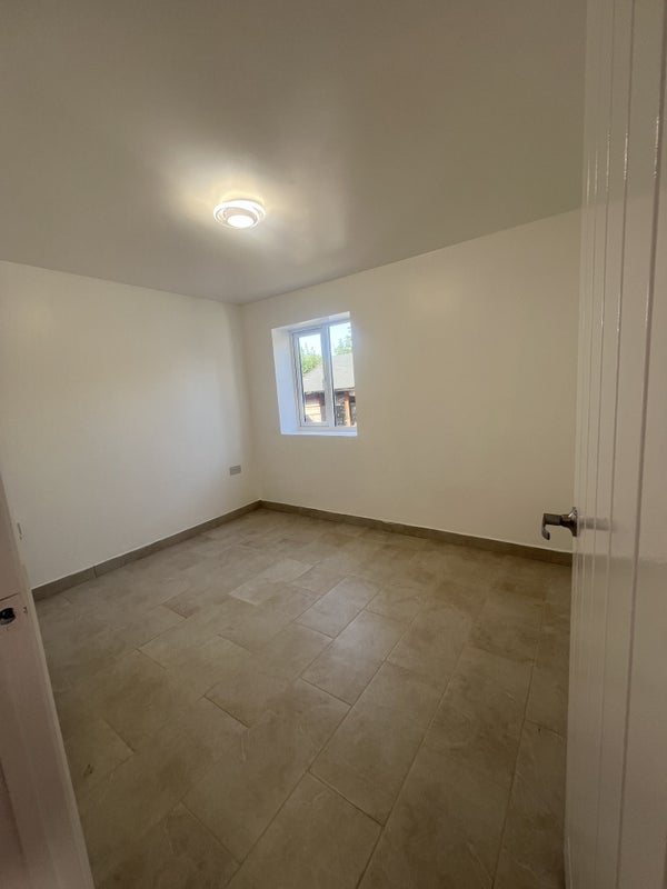 Flat Garrard Road in Slough
