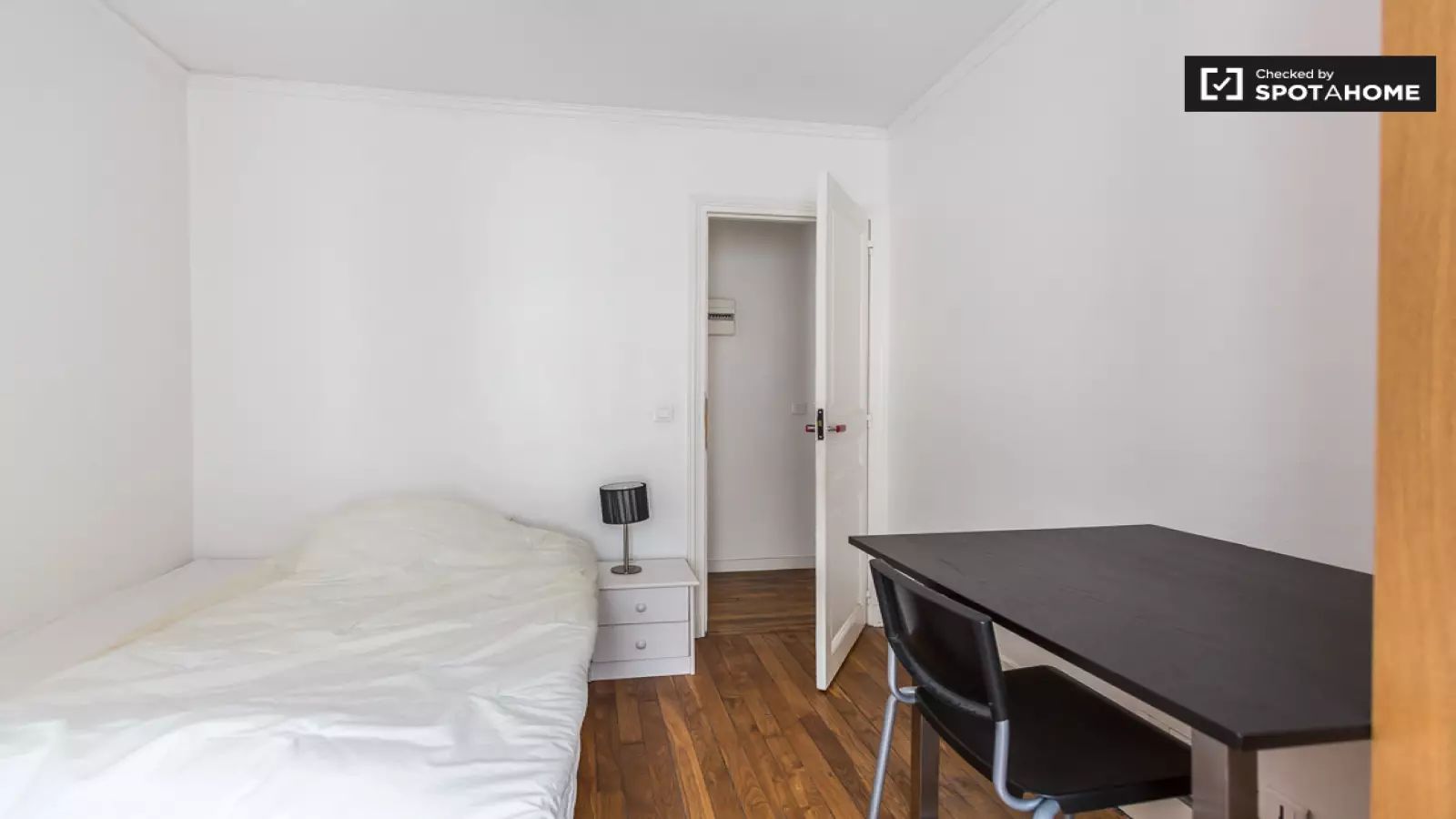 Flat Rue Boyer-Barret in Paris