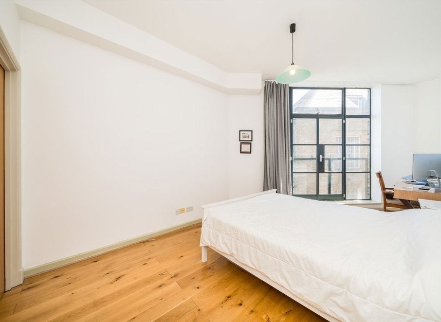Flat Jerome Street in Greater London