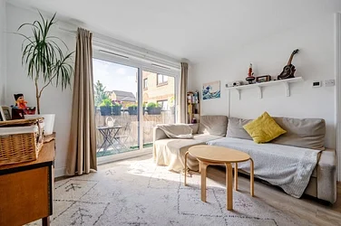 Flat Rotherhithe Street in Greater London
