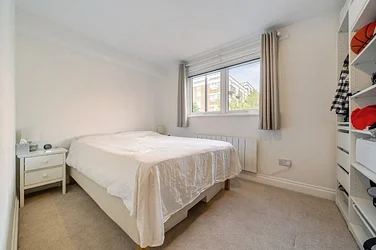 Flat Rotherhithe Street in Greater London