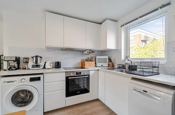 Flat Rotherhithe Street in Greater London