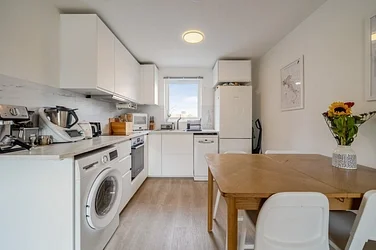 Flat Rotherhithe Street in Greater London