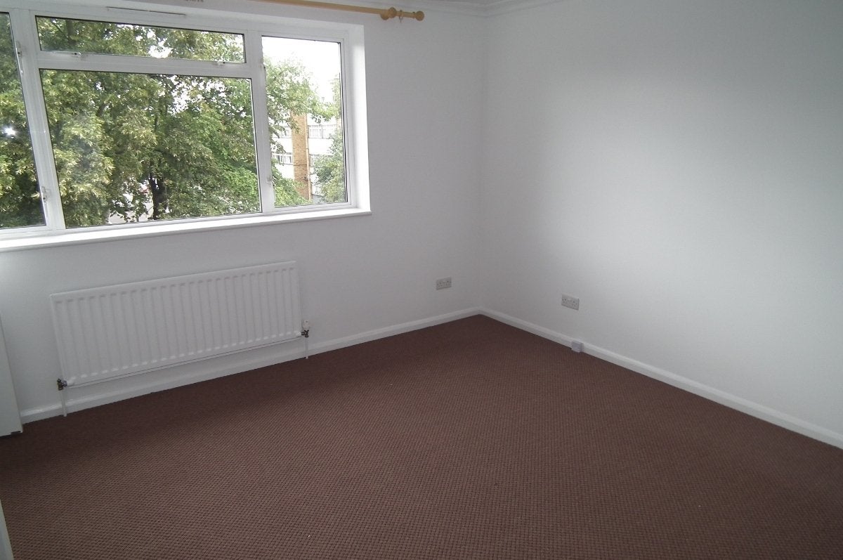 Flat Dorville Road in Greater London