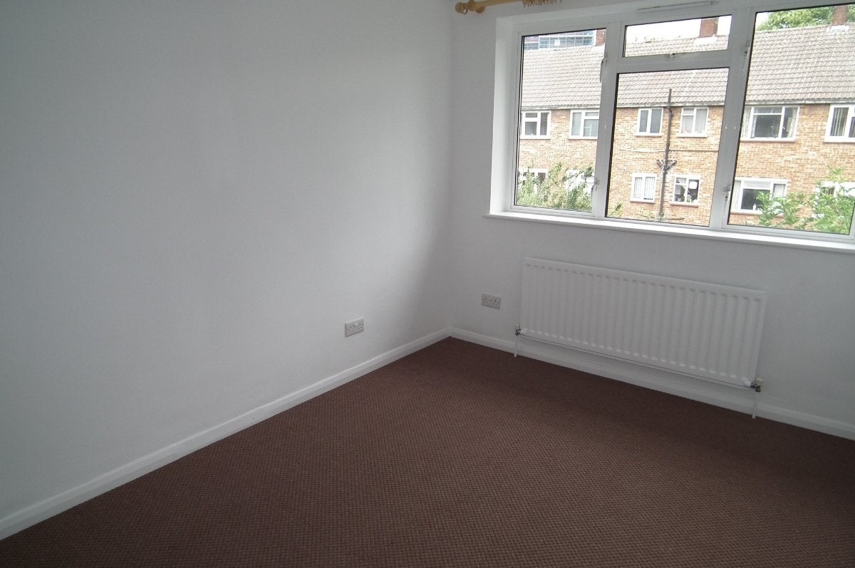 Flat Dorville Road in Greater London