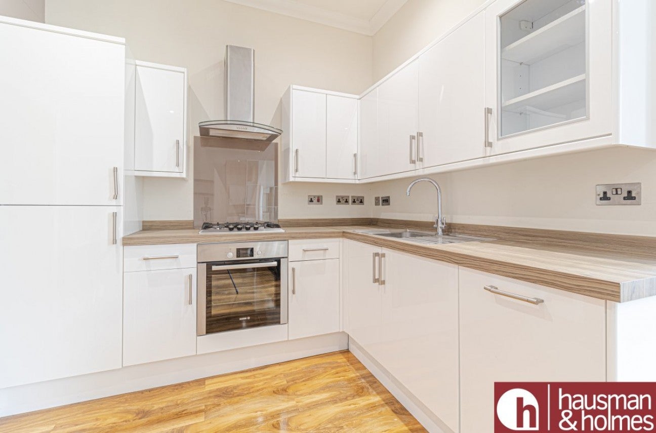 Flat Finchley Road in Greater London
