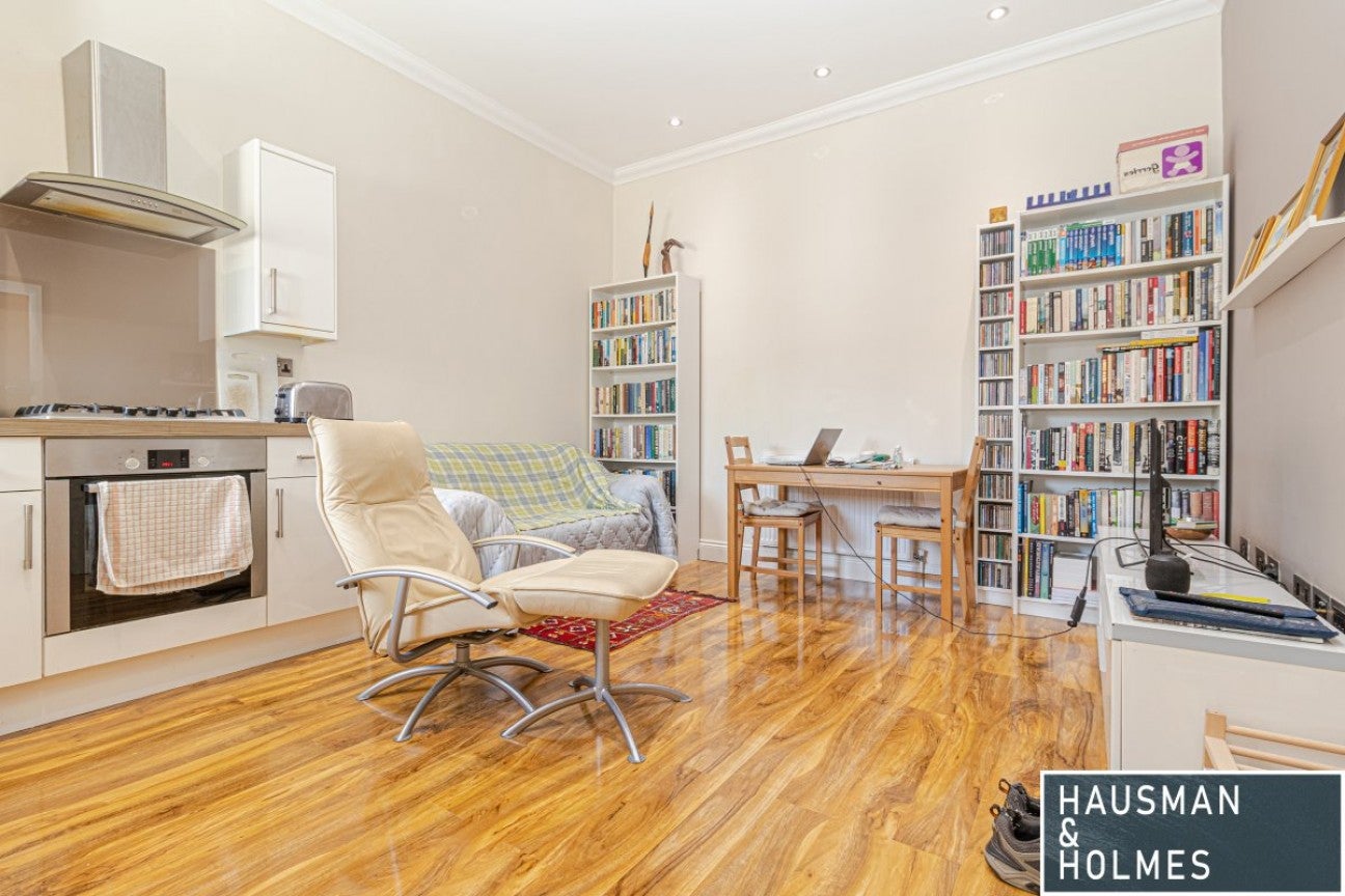 Flat Finchley Road in Greater London