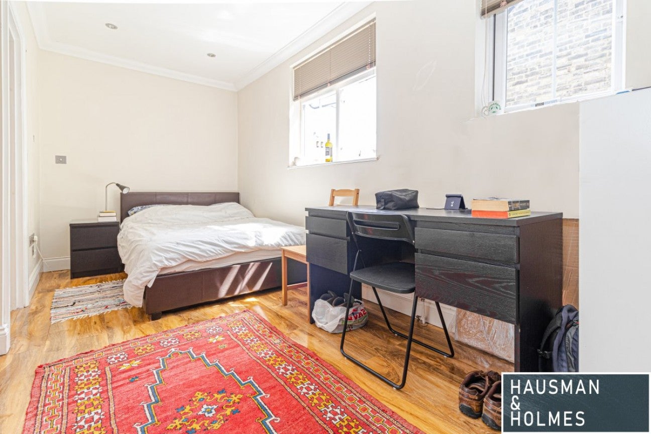 Flat Finchley Road in Greater London