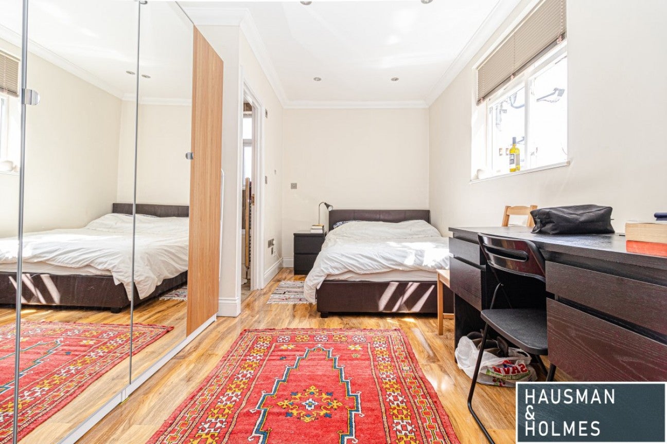 Flat Finchley Road in Greater London