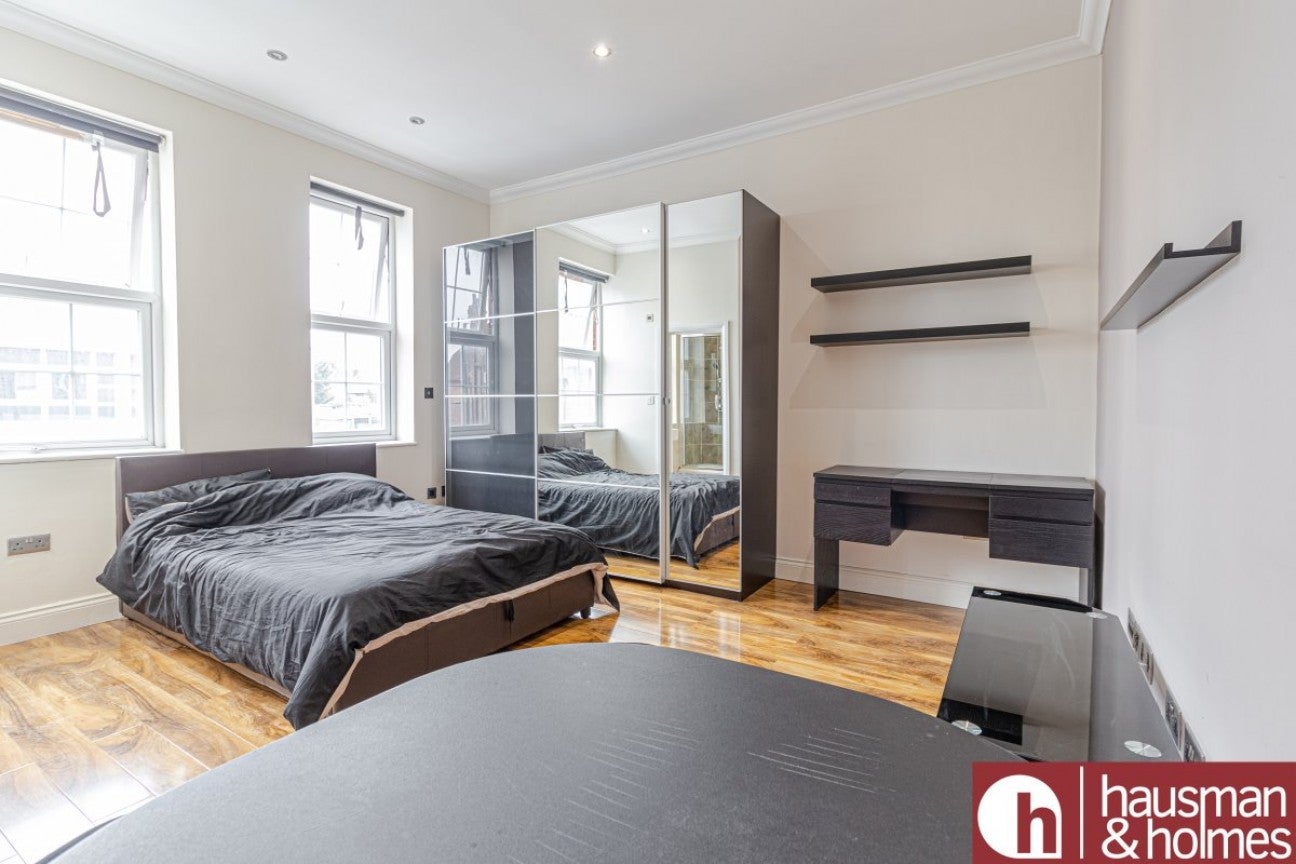 Flat Finchley Road in Greater London