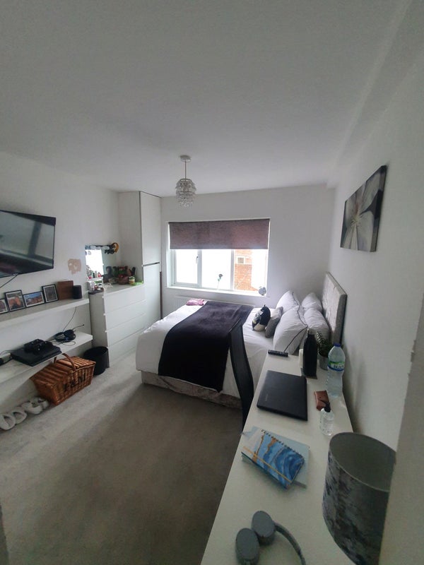 Room Darwin Road in Greater London