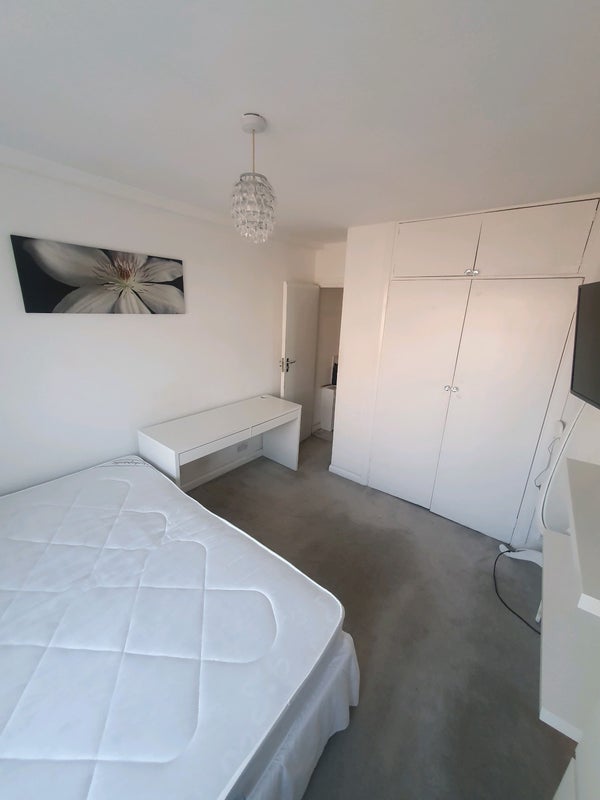 Room Darwin Road in Greater London