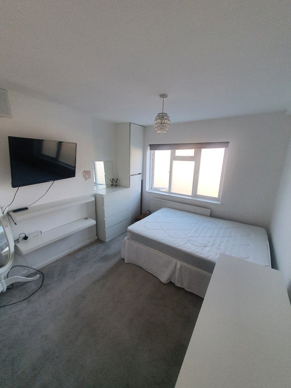 Room Darwin Road in Greater London