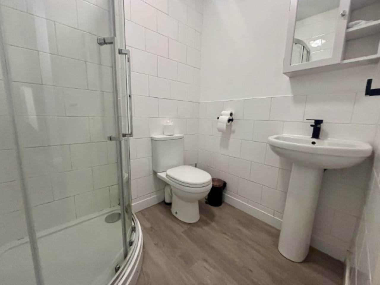Room Victoria Road in Leeds