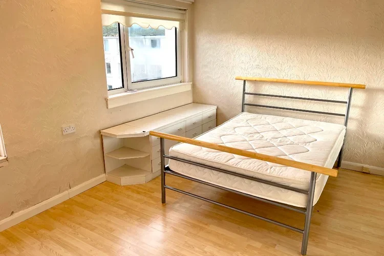 Flat Ardessie Place in Glasgow
