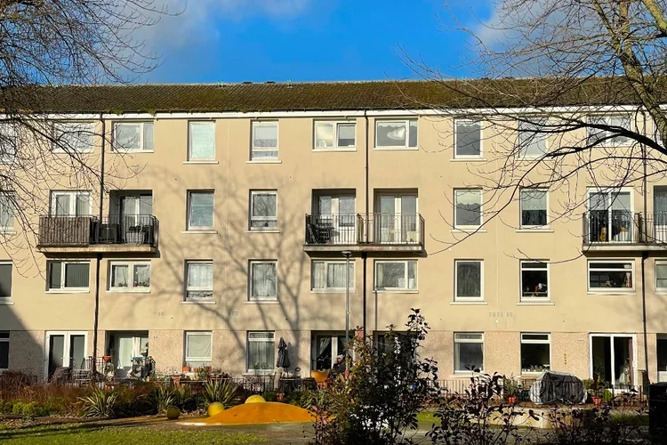 Flat Ardessie Place in Glasgow