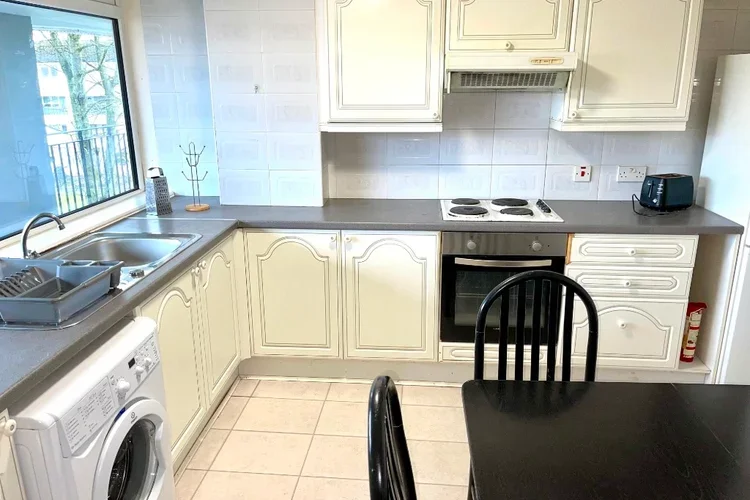 Flat Ardessie Place in Glasgow