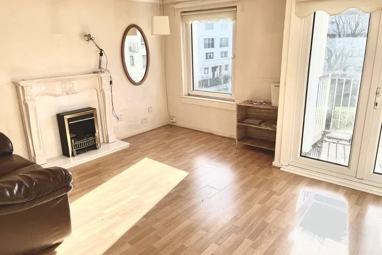 Flat Ardessie Place in Glasgow