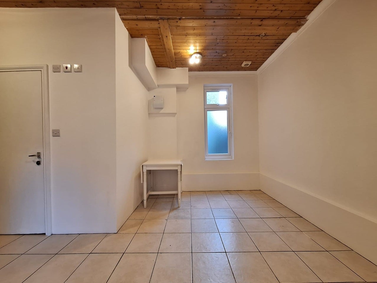 Flat Baronet Grove in Greater London