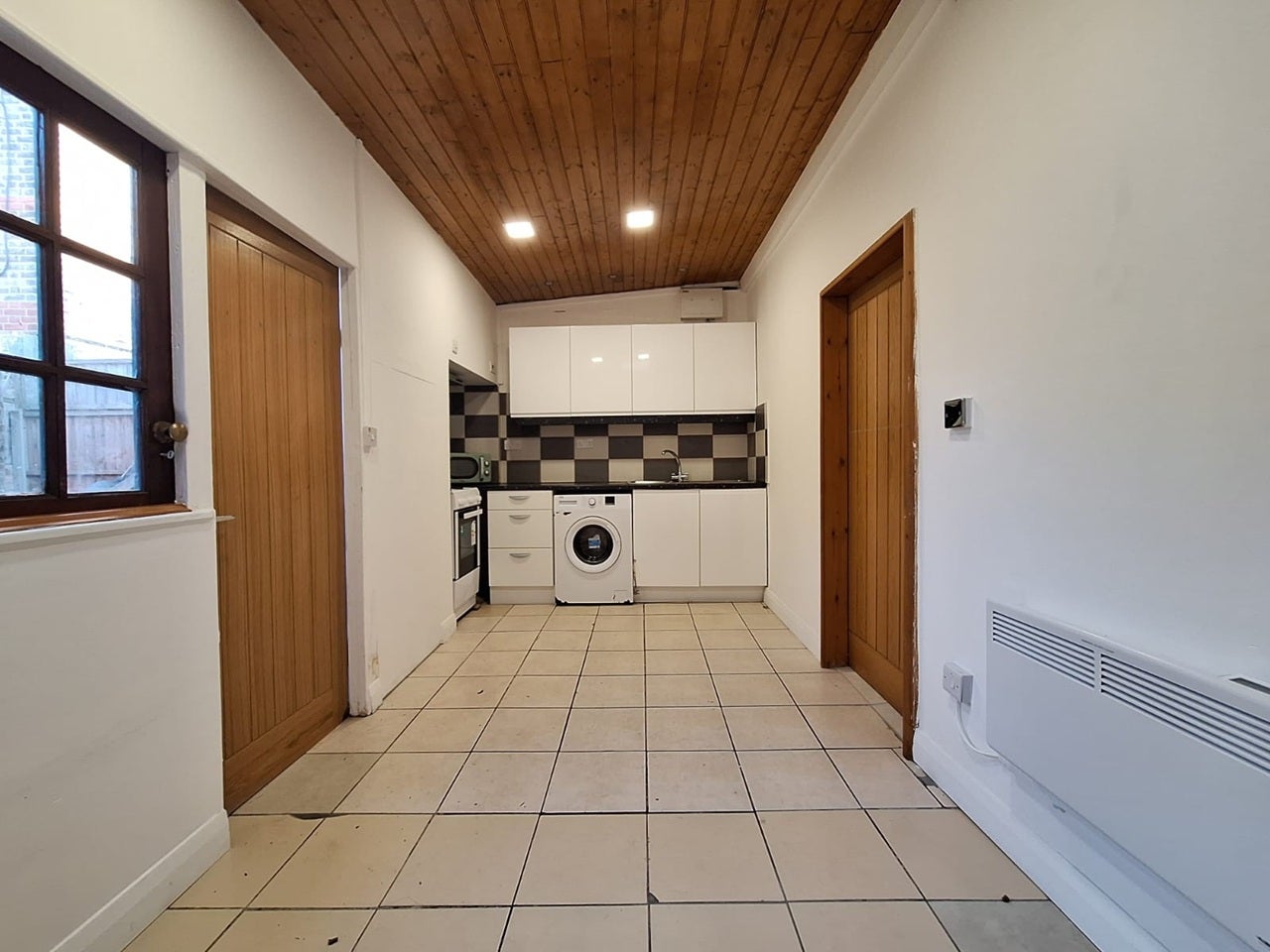 Flat Baronet Grove in Greater London