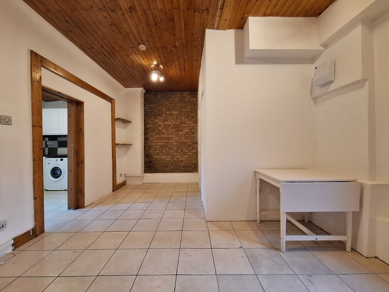 Flat Baronet Grove in Greater London