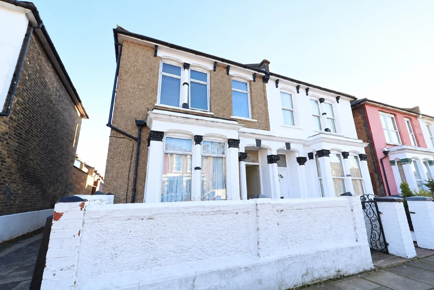 Flat Baronet Grove in Greater London