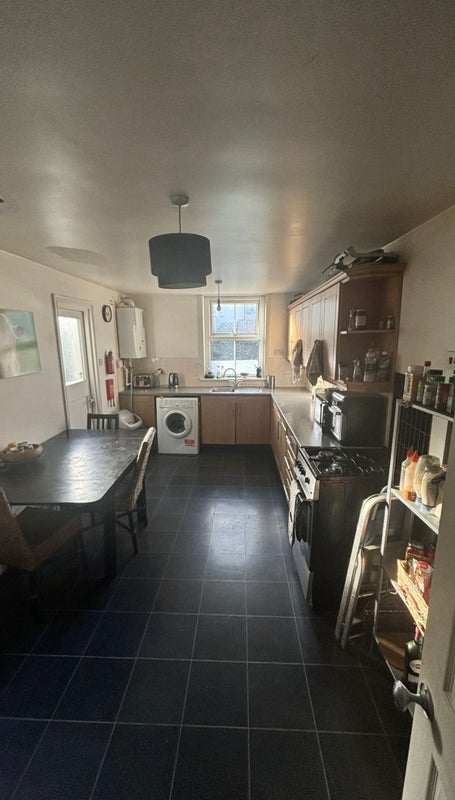 Room Cunningham Road in Greater London