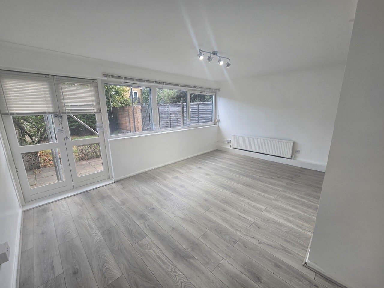 Flat Tredegar Road in Greater London