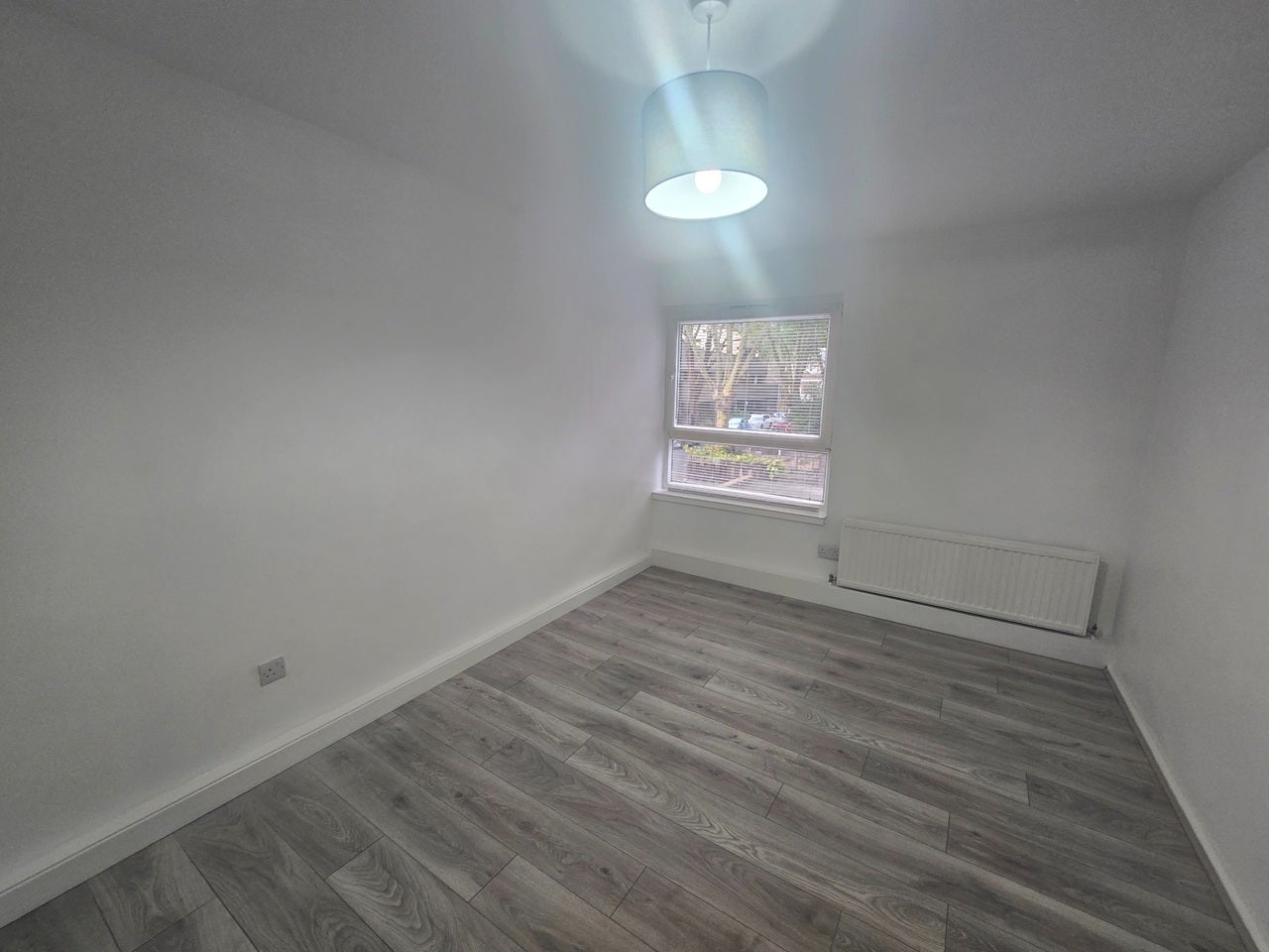 Flat Tredegar Road in Greater London