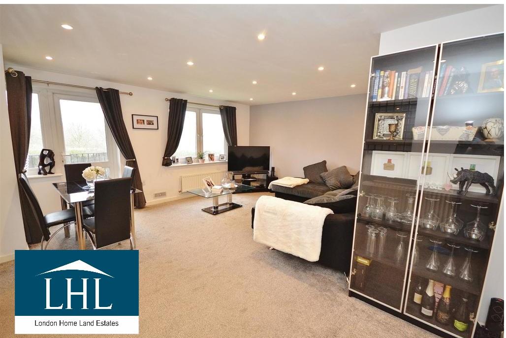 Flat Tynemouth Close in London