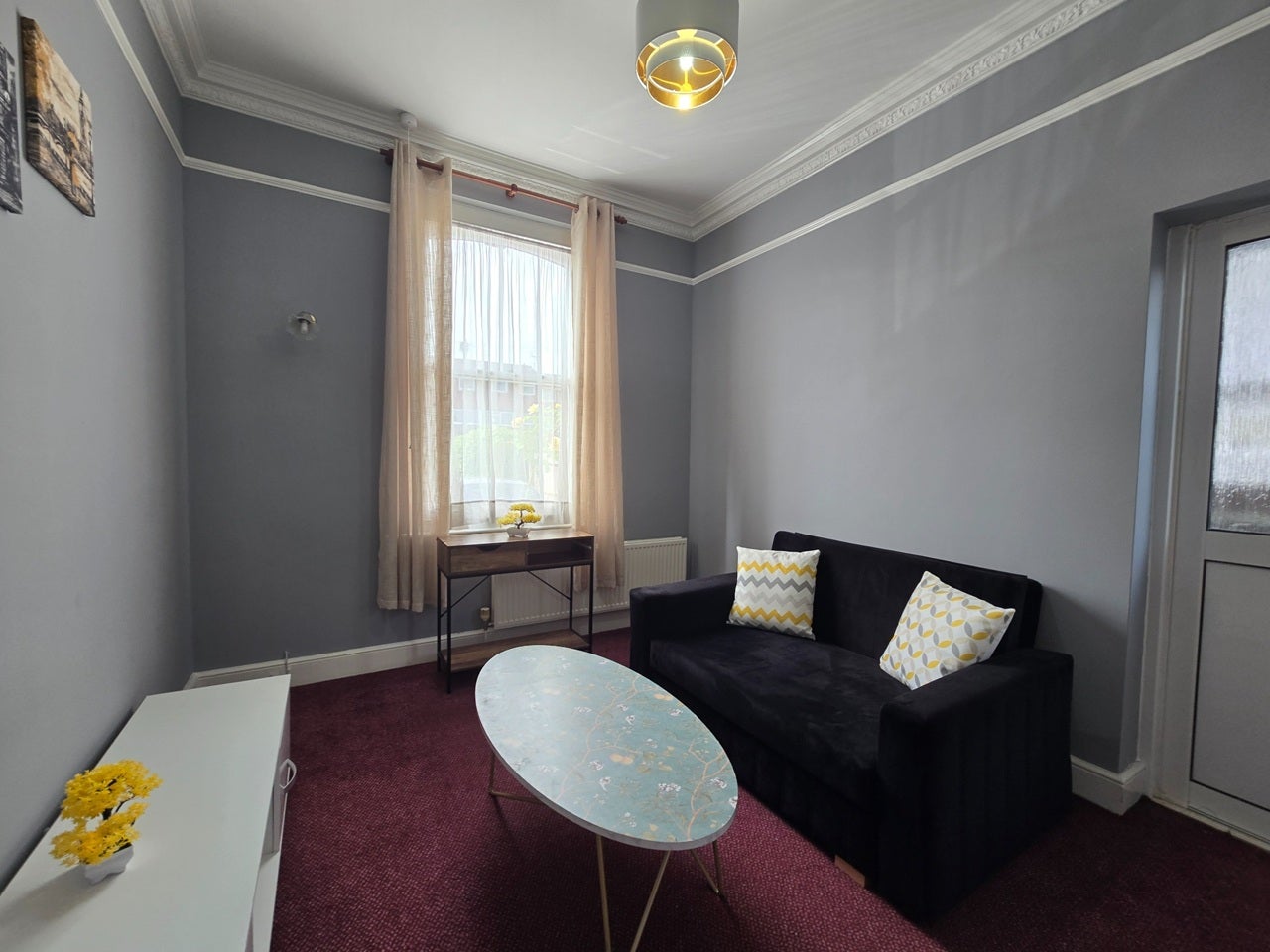 Room Bushey Grove Road in Hertsmere