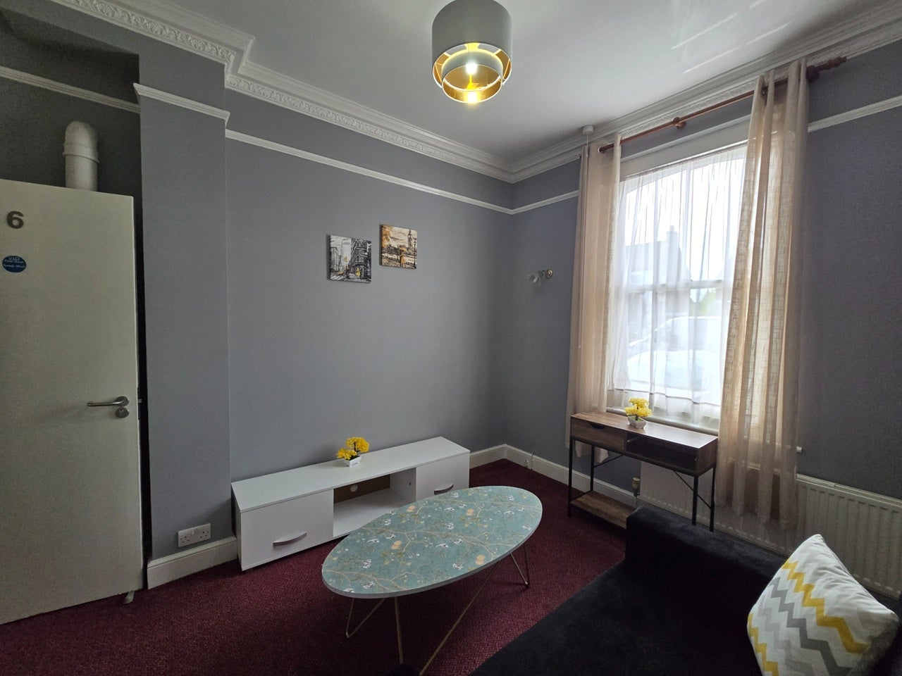 Room Bushey Grove Road in Hertsmere
