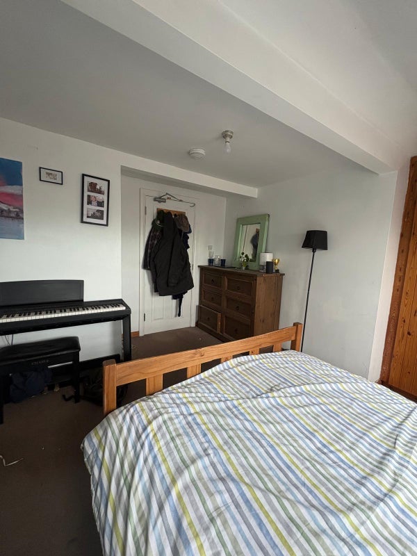 Room South Park Road in Greater London