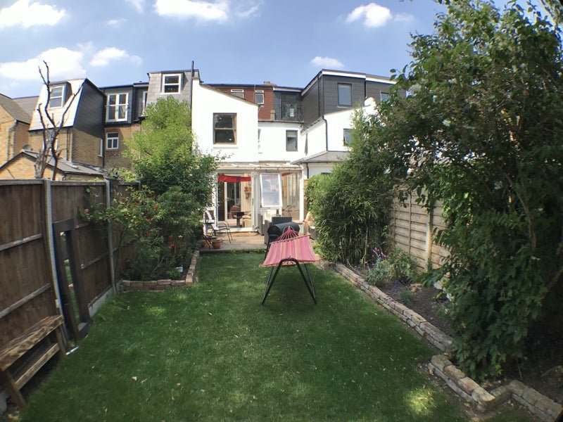 Room South Park Road in Greater London