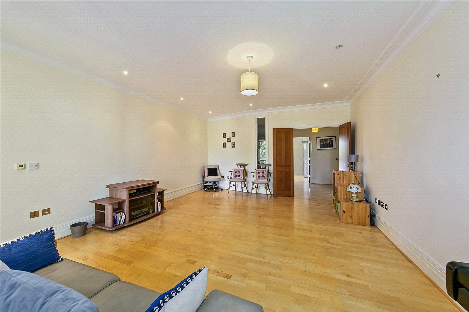 Flat Melliss Avenue in Greater London