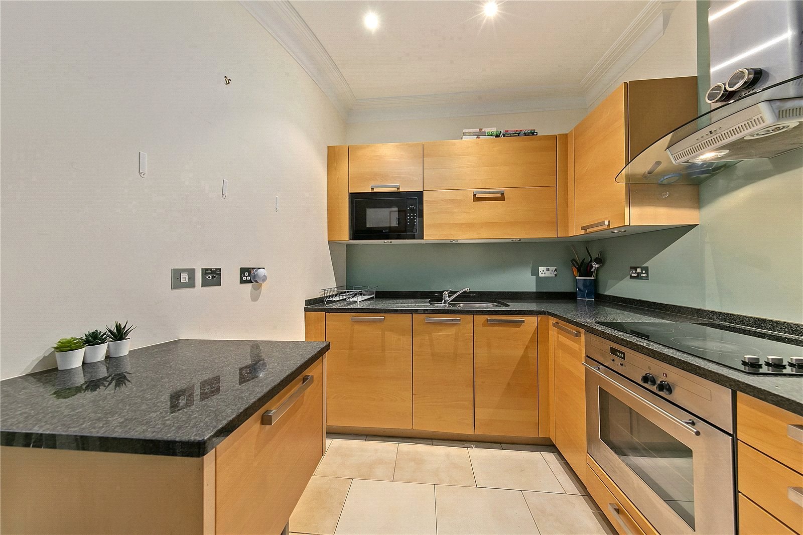 Flat Melliss Avenue in Greater London