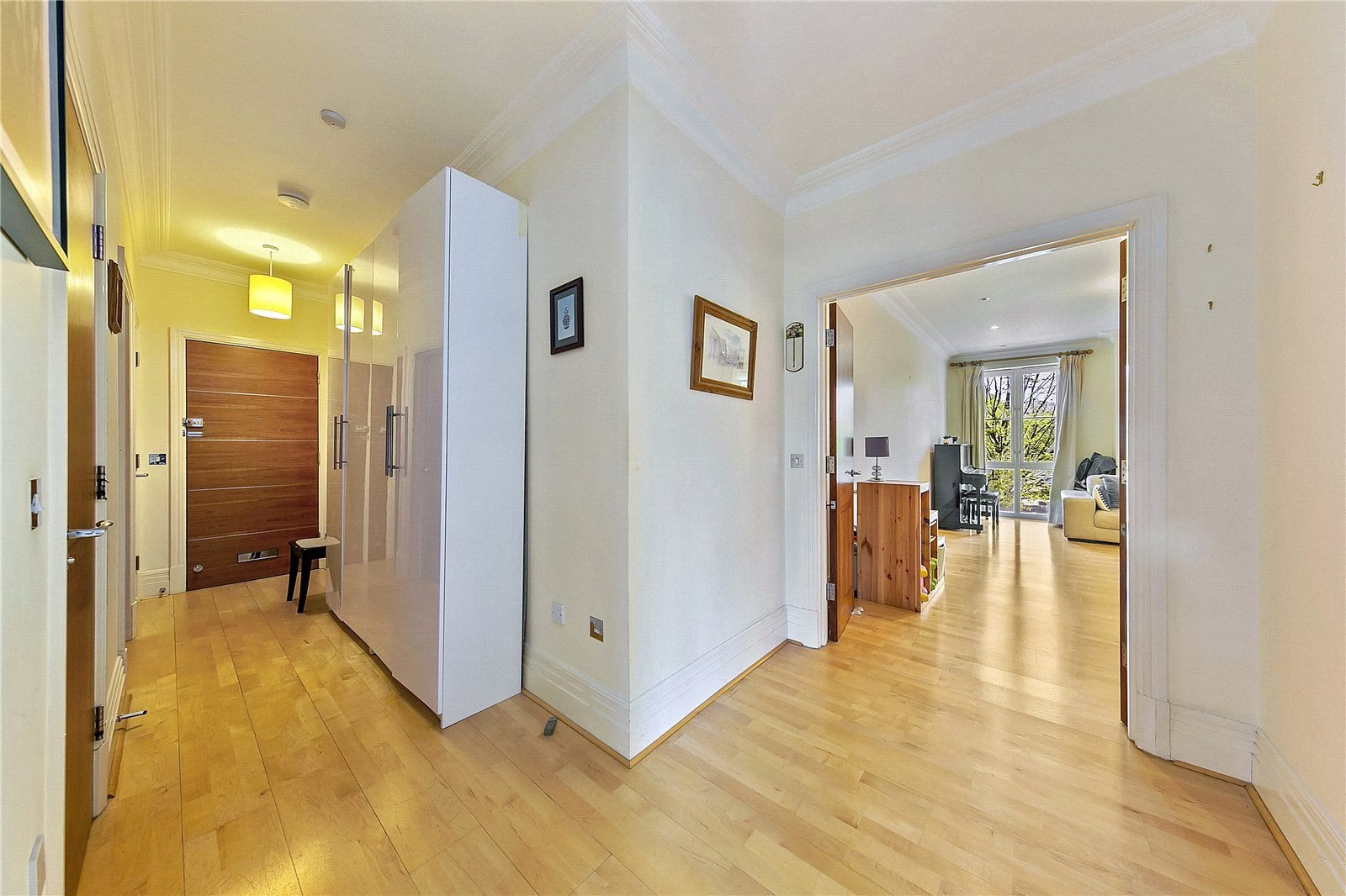 Flat Melliss Avenue in Greater London