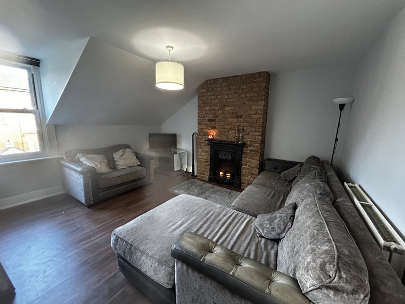 Room Underhill Road in Greater London