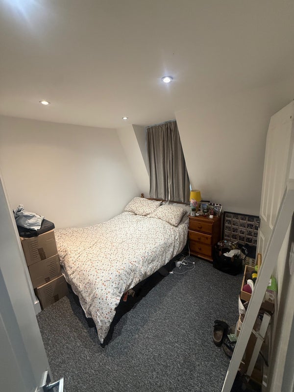 Room Trinity Road in Greater London