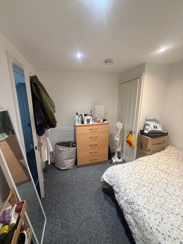 Room Trinity Road in Greater London