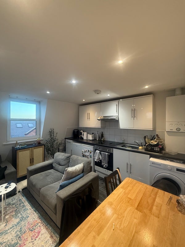 Room Trinity Road in Greater London