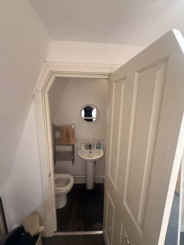 Room Trinity Road in Greater London