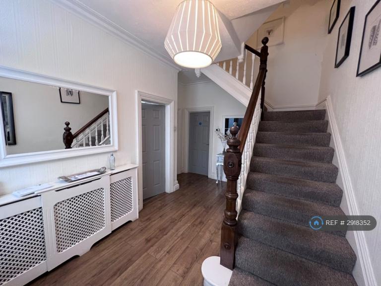Room Curzon Street in Newcastle-under-Lyme