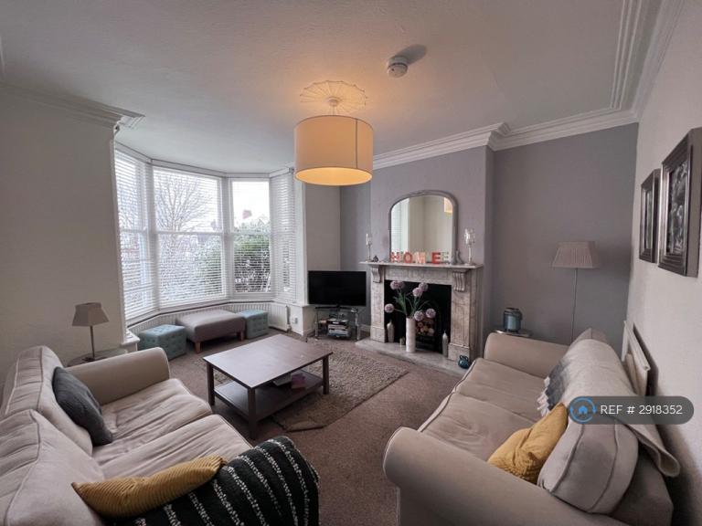 Room Curzon Street in Newcastle-under-Lyme