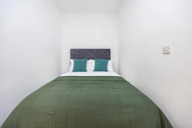 Flat Warwick Road in Greater London