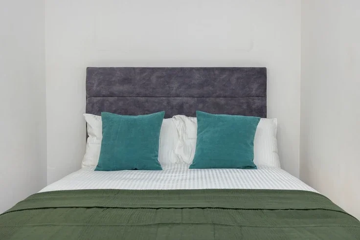 Flat Warwick Road in Greater London