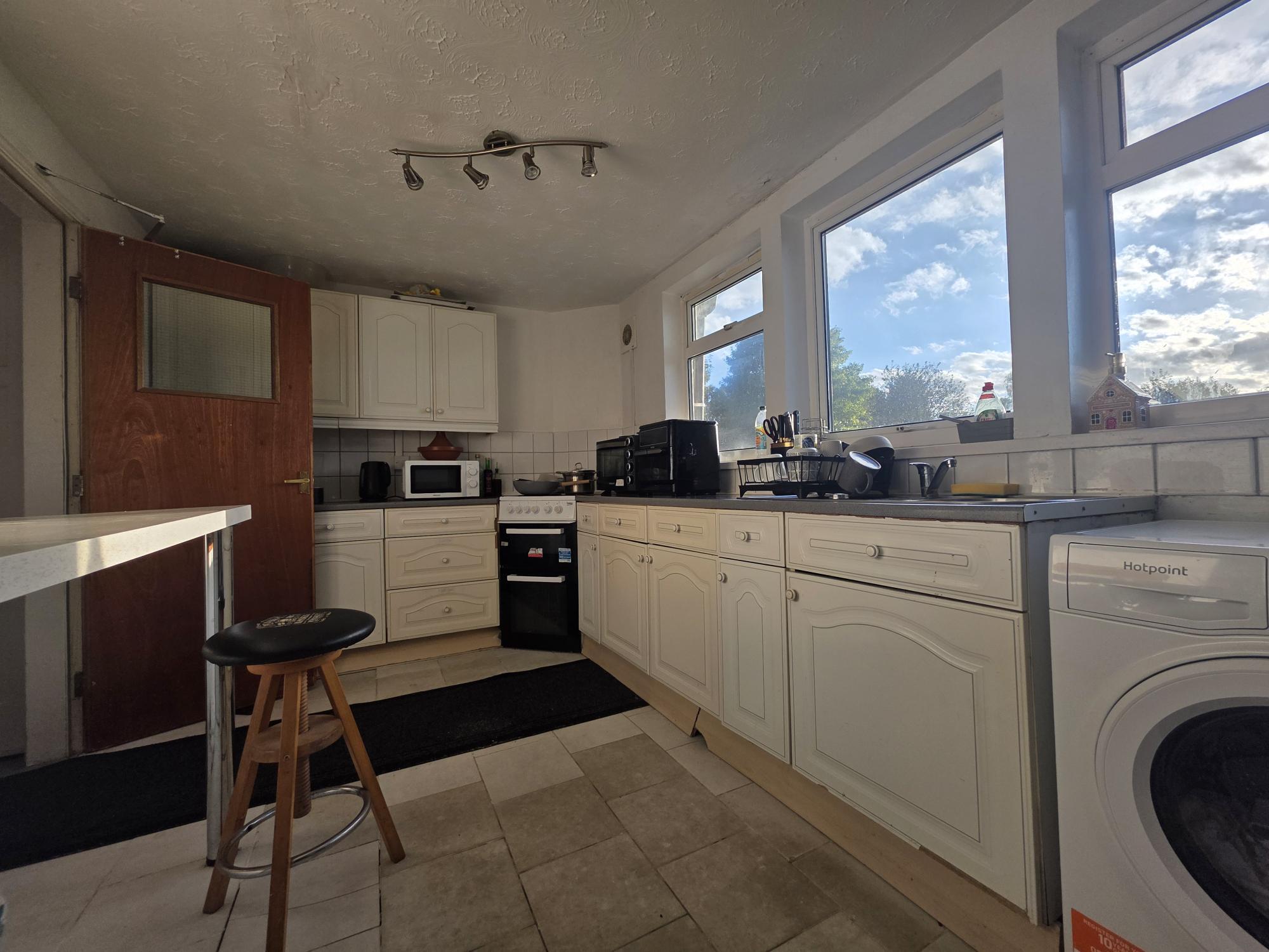 Room Rowley Close in Cannock Chase