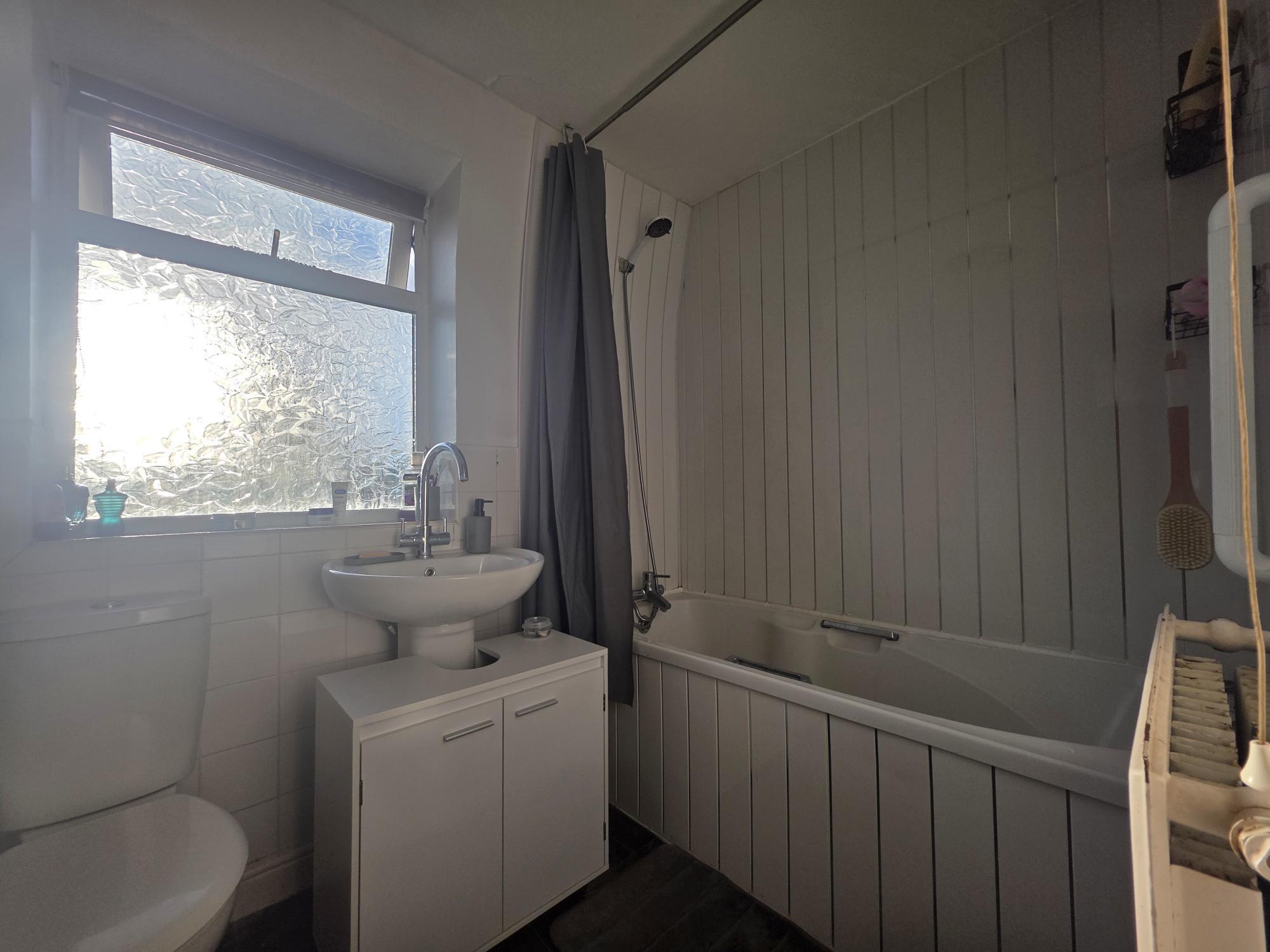 Room Rowley Close in Cannock Chase