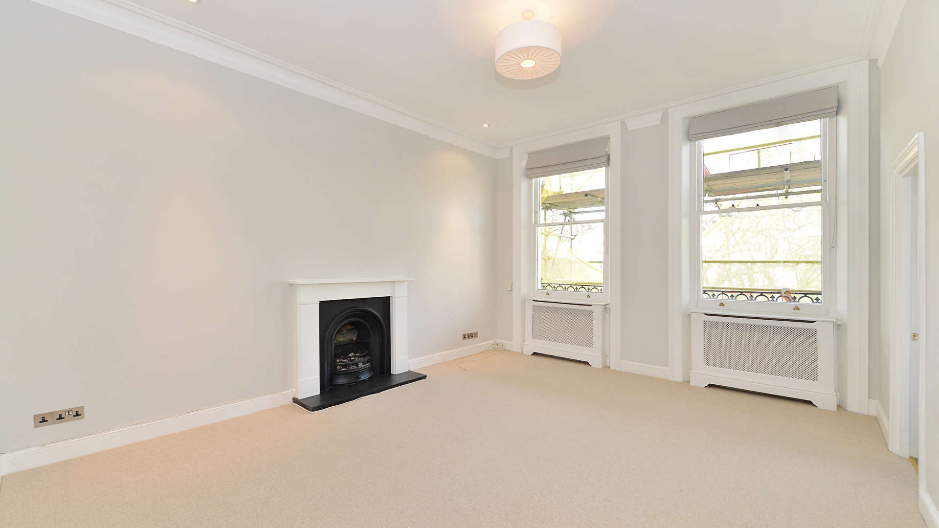 Flat Hollywood Road in Greater London